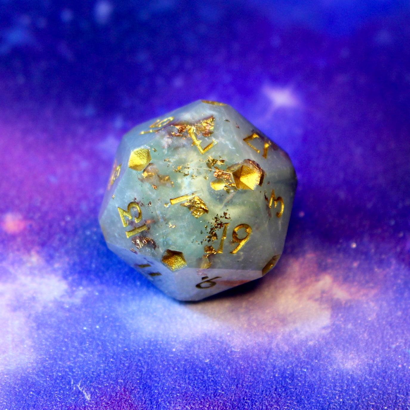 Gold in a snow drift Oversized 30mm D20