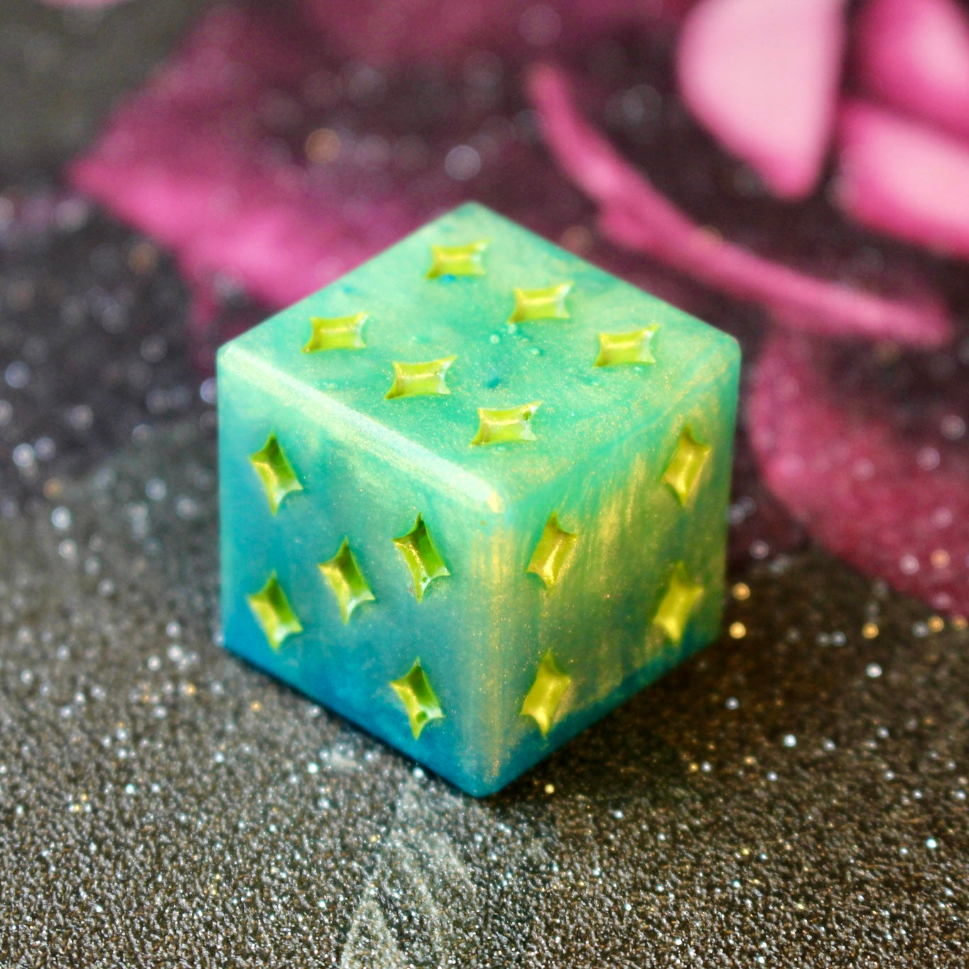 Glowing Waters Oversized Pip D6