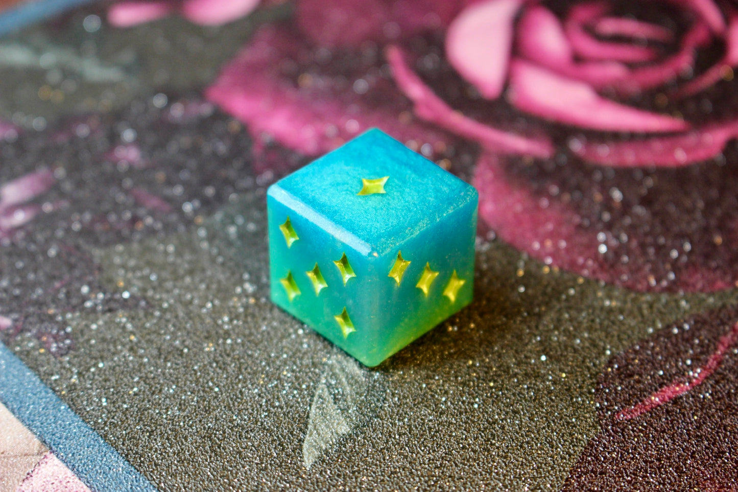 Glowing Waters Oversized Pip D6