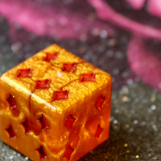 Molten Gold Oversized Pip D6