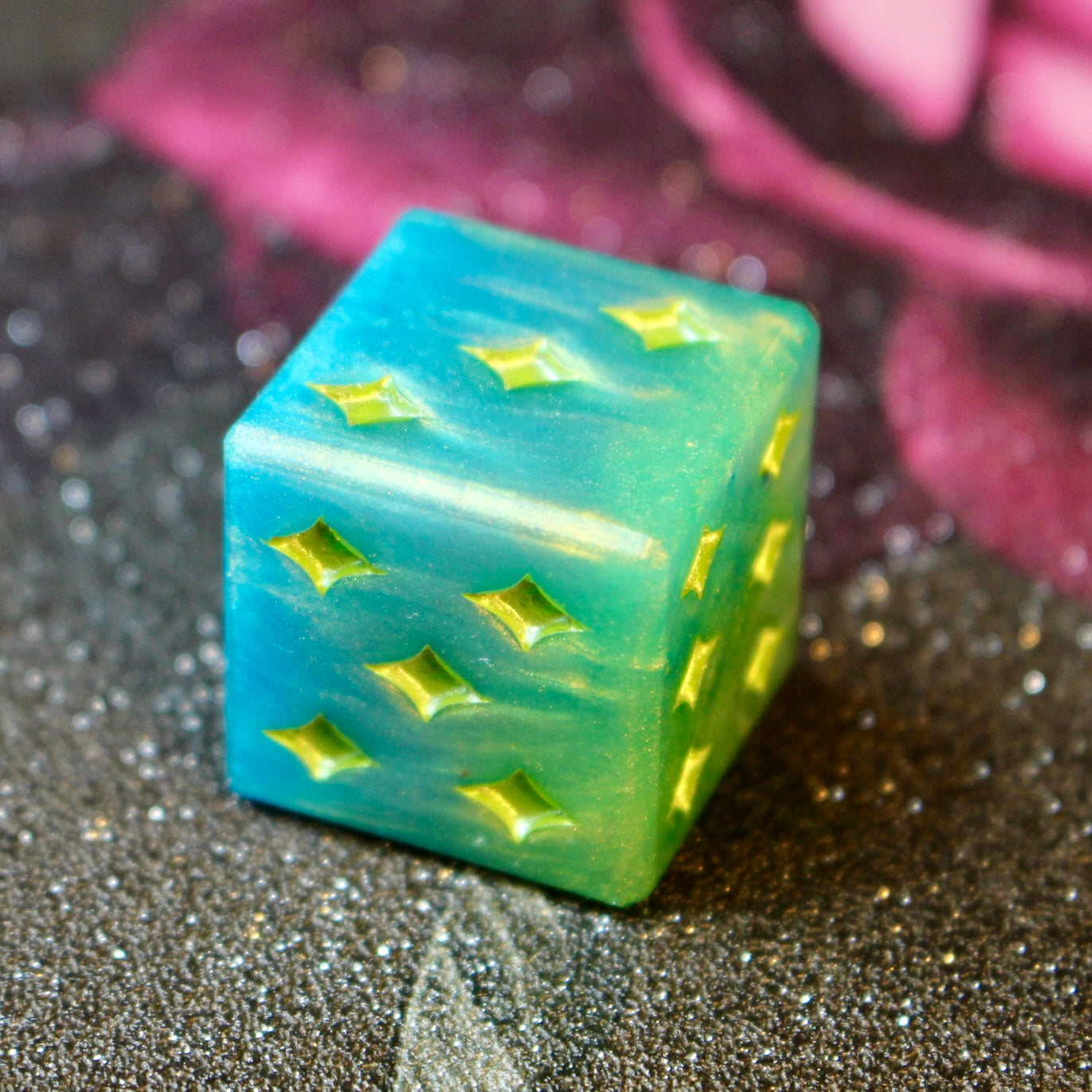 Glowing Waters Oversized Pip D6