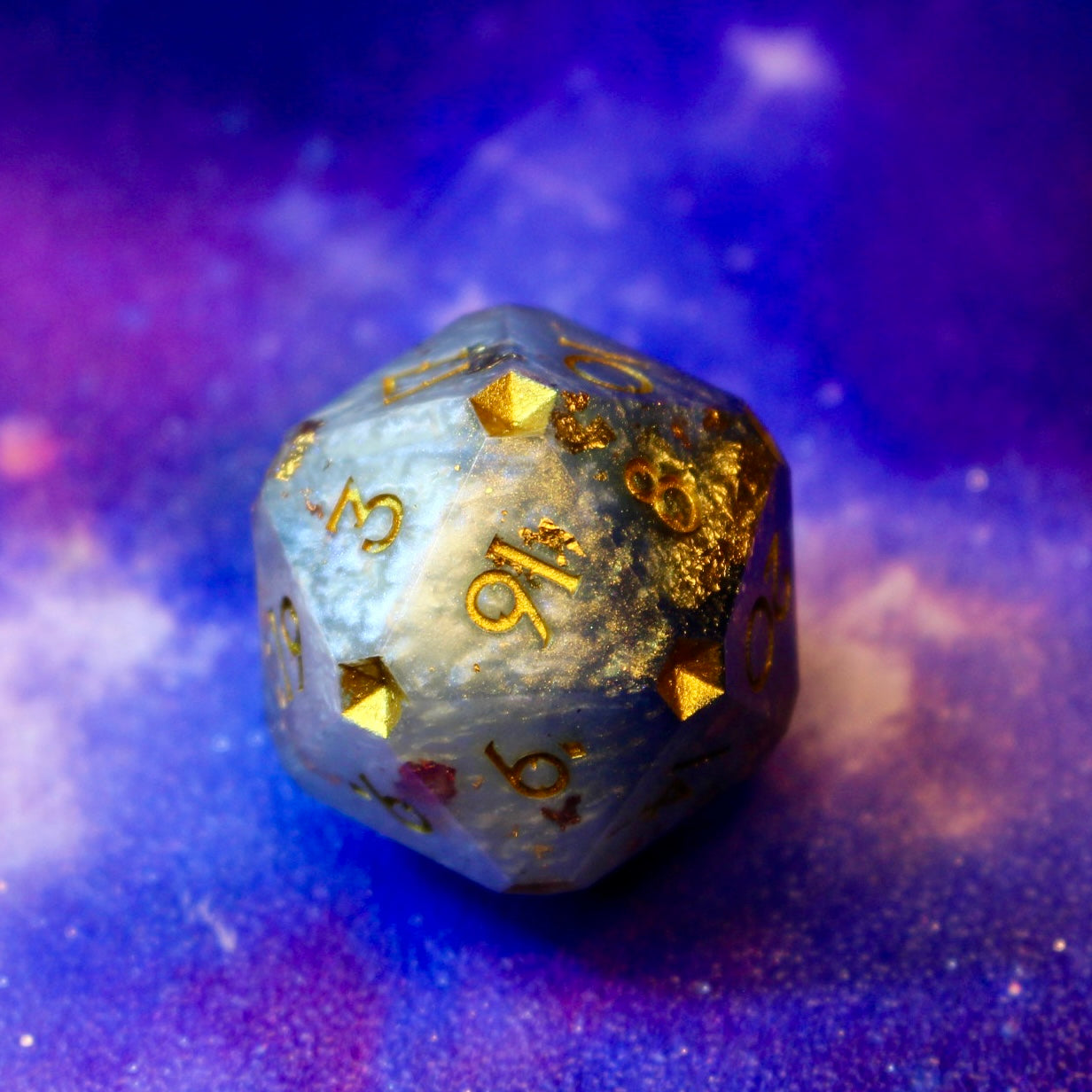 Gold in a snow drift Oversized 30mm D20